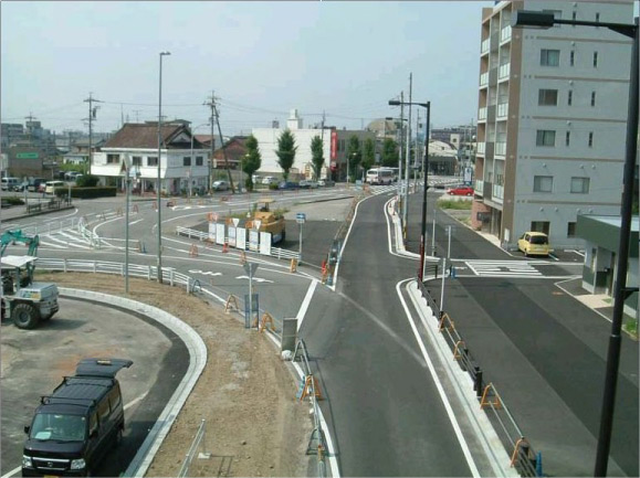 自由通路から駅前広場北側を撮影