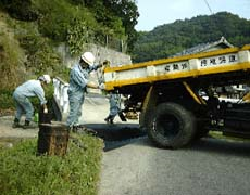 道路舗装の維持修繕作業