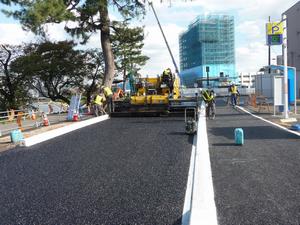 【川端】車道舗設