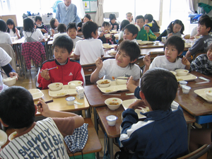 高橋ニンジン給食の写真