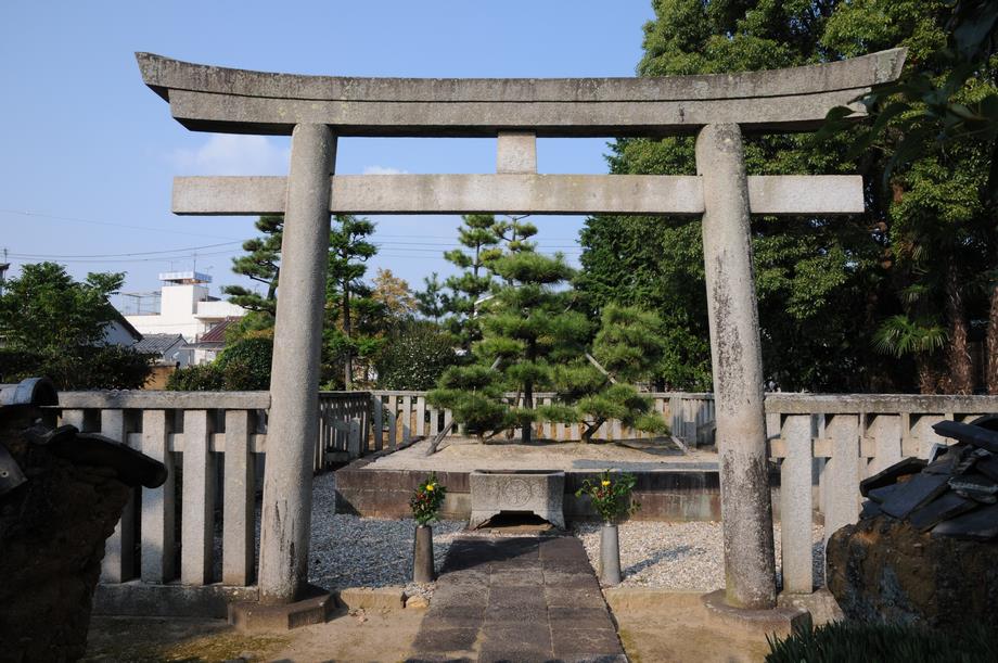 松平広忠公御廟所