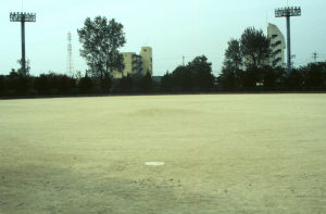 日名公園運動場写真