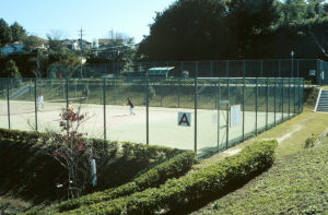 梅園公園庭球場風景