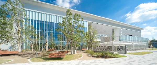 写真：図書館交流プラザの外観