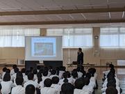 写真：中学生向けキャリア教育支援事業「地元で働くって？」＠竜南中学校（令和5年度）1