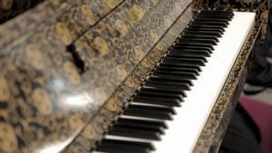 写真：ピアノの鍵盤