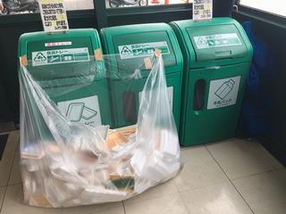 写真：フィール　コムタウン店の回収ボックス