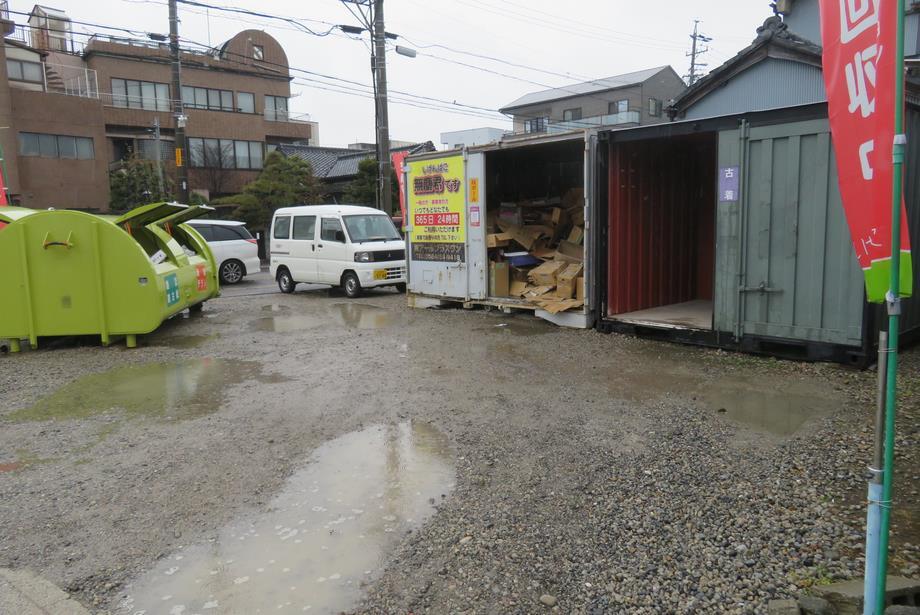 写真：無塵君　二七市通りの回収ボックス