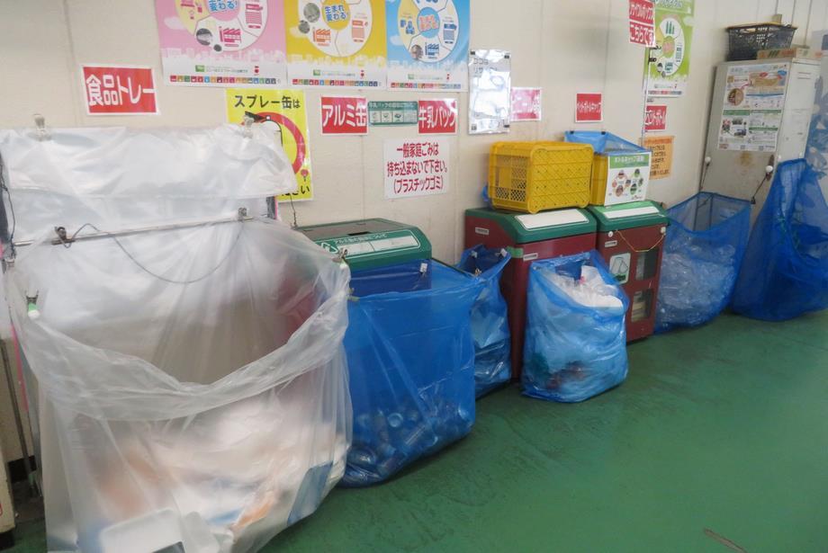 写真：MEGAドン・キホーテUNY矢作店の回収ボックス