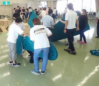 写真：避難所設営