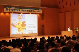 写真：講演中の様子