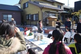 写真：司会の林加代子先生