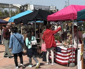 写真：岡崎トレッドゴードマーケットの様子