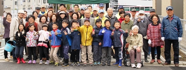 写真：記念撮影の様子