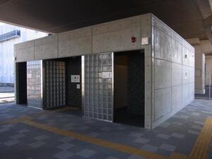 写真：トイレ外観2