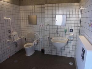 写真：トイレ内観1