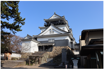 写真:岡崎城