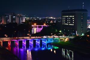 写真：100周年ライトアップの様子