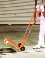 写真：引き起し作業・据付け作業