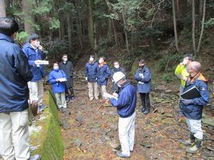 写真：水道水源調査の様子1