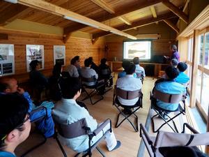 写真：座学を受ける様子