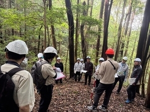 　水源涵養林について知識を深めている様子