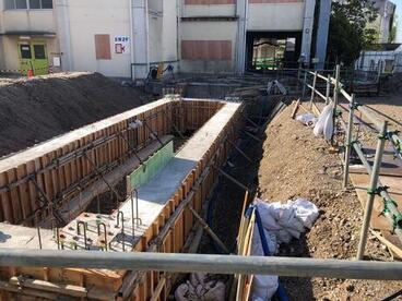 写真：コンクリート基礎工事の様子