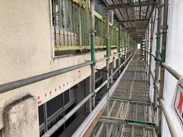 写真：謡補修の様子