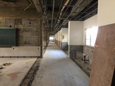 写真：校舎内部の解体の様子