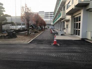 写真：舗装施工の様子