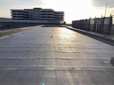 写真：屋上防水施工の様子