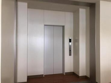 写真：施工完了したエレベーター棟