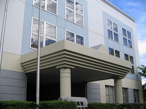 写真：正面玄関2