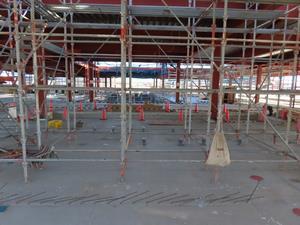 写真：工事中の給食センターの足場（令和6年1月）