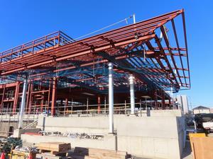 写真：工事中の給食センターの外観（令和6年1月）1