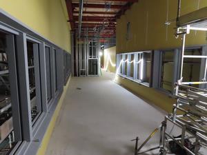 写真：工事中の給食センターの内装（令和6年4月）2