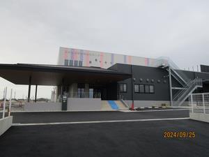 写真：工事中の給食センター外観（令和6年9月）