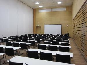 写真：多目的ホール3