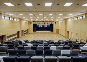 写真：多目的ホール1