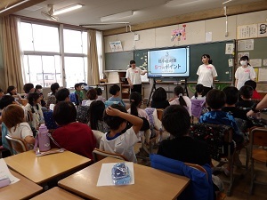 矢作北小学校での熱中症講座の様子1