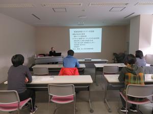 写真：ガイド講習　座学1