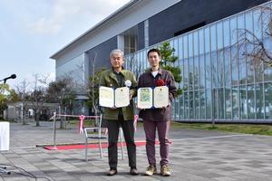 写真：認定証授与