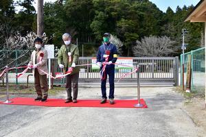 写真：下山テープカット