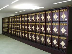 写真：納骨壇3段式