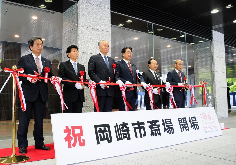 写真：開場式テープカット