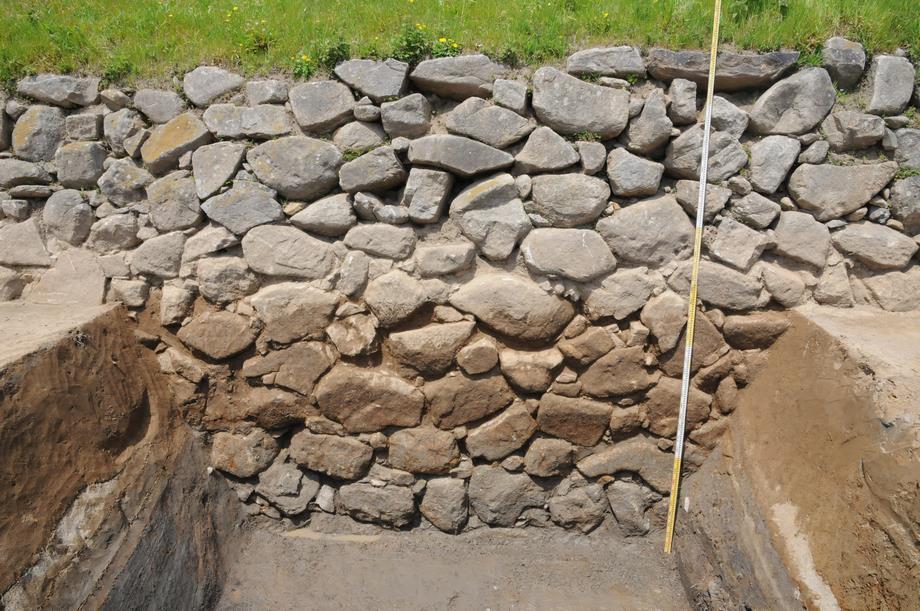 写真：菅生川端石垣試掘