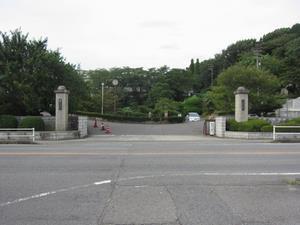 写真：岩津高等学校正門旧門柱