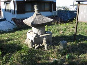 写真：酒井広親石宝塔