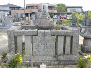 写真：大久保忠員石宝塔