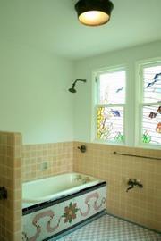 写真：旧本多忠次邸浴室